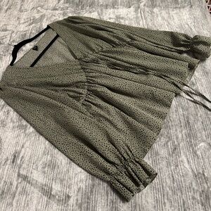 5/$20 - Woman’s top